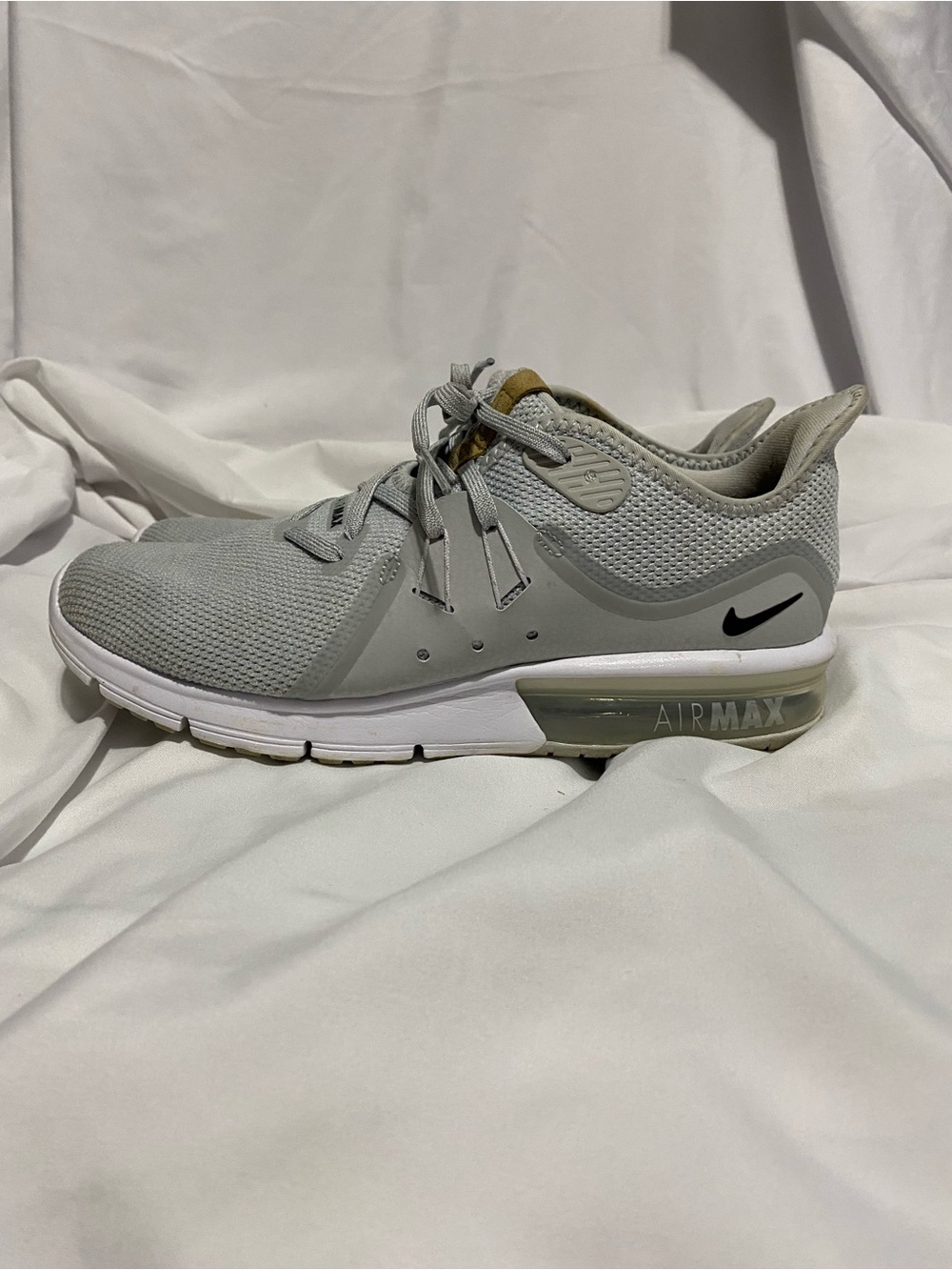 Nike Womens Light Gray Air Max Low-Top Sneakers